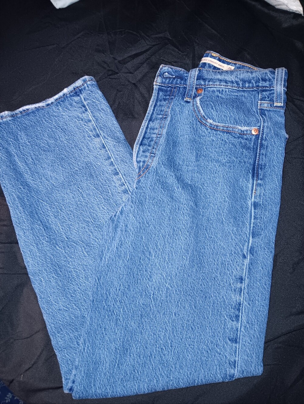 Levi's Ribcage Straight Ankle Jeans In Medium Wash
